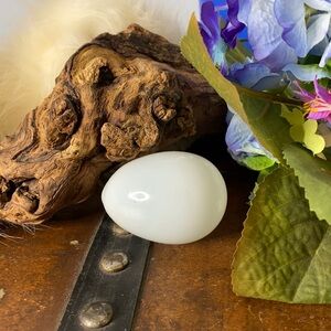 . Antique Victorian White Glass Brooding Chicken Egg